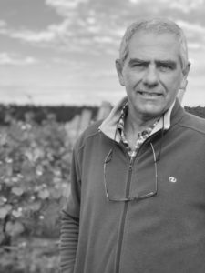 El Capricho winemaker Javier, guide to wines of Uruguay