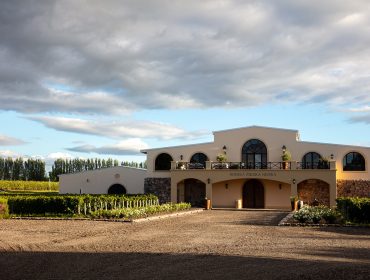 Guide to the wineries in Argentina. Piedra Negra winery from Bordeaux vigneron François Lurton was the pioneer of Los Chacayes