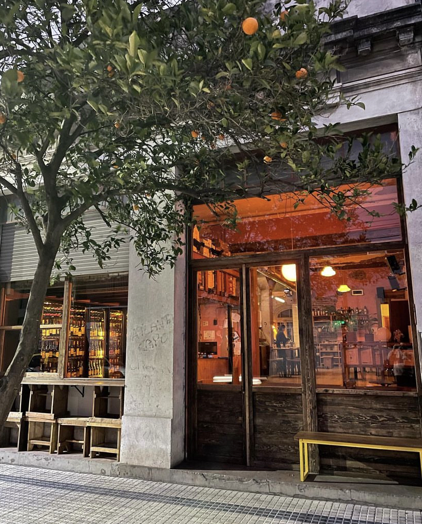 Guide to best wine restaurants in Buenos Aires. Wine Bar Naranjo service natural wines