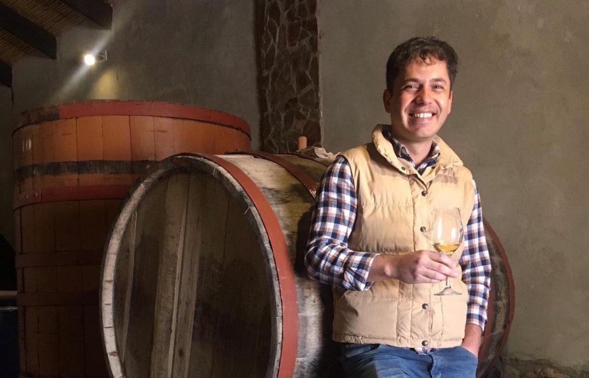 Winemaker Marcelo Vacaflores from the Cinti Valley in Bolivia talks about his demijohns and traditional Bolivian wine making techniques.