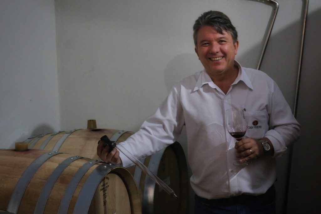 Marcio Verrone offering his wines in a tasting at Casa Verrone
